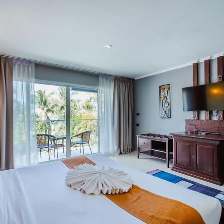 Time Out Hotel Patong Exterior foto